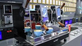 国产双头咖啡机视频播放,高效便捷，尽享咖啡时光