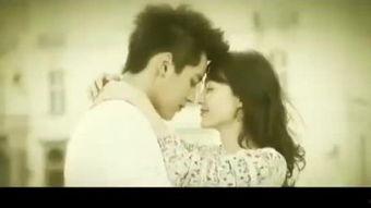 国产电影播床吻戏视频,激情四溢的浪漫瞬间