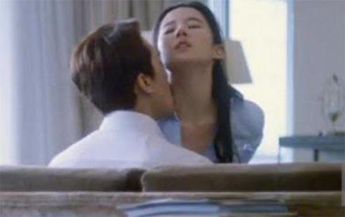 国产电影播床吻戏视频,激情四溢的浪漫瞬间